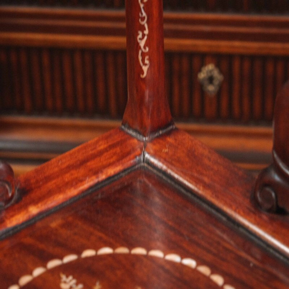 Кресло с перламутром