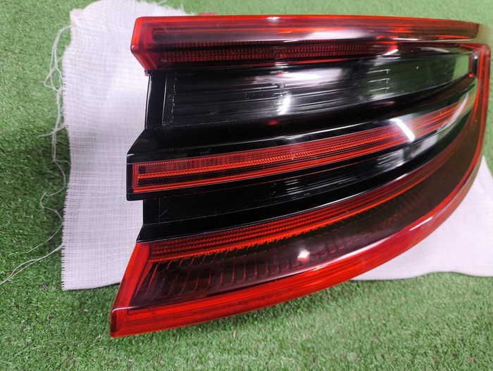 Фонарь правый внешний Porsche Macan (2014-2018)