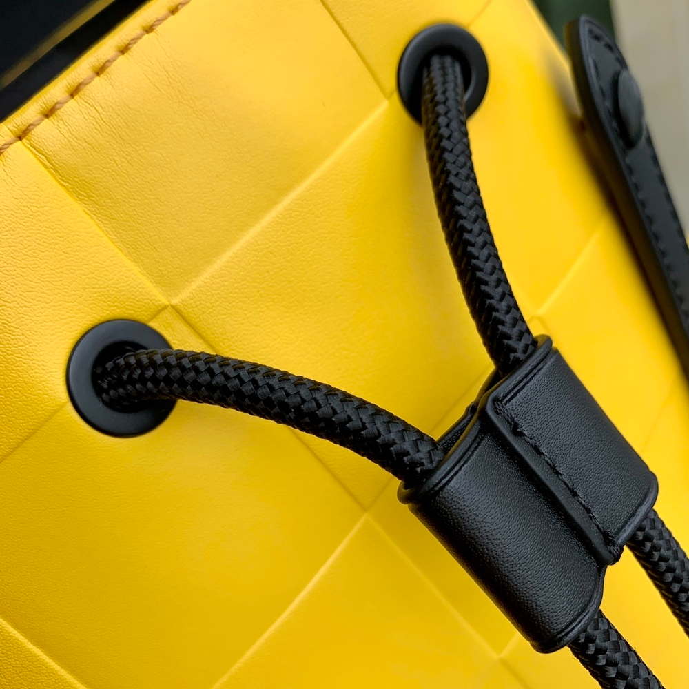 Louis Vuitton Christopher MM