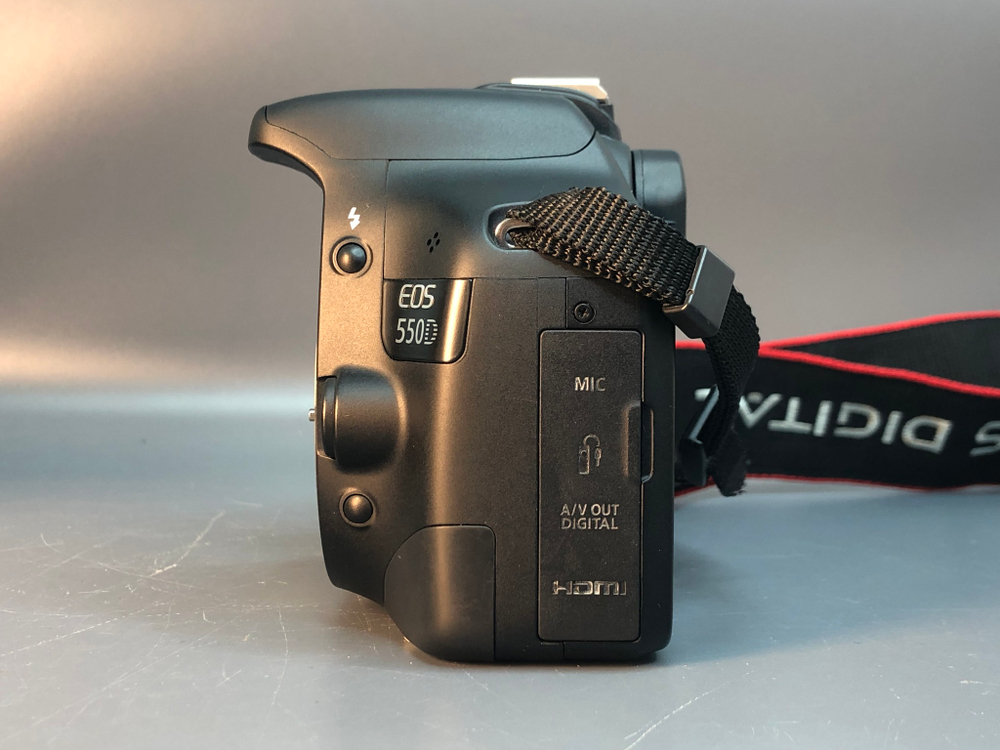 Canon 550D Kit 18-55mm, 9700 Кадров пробега