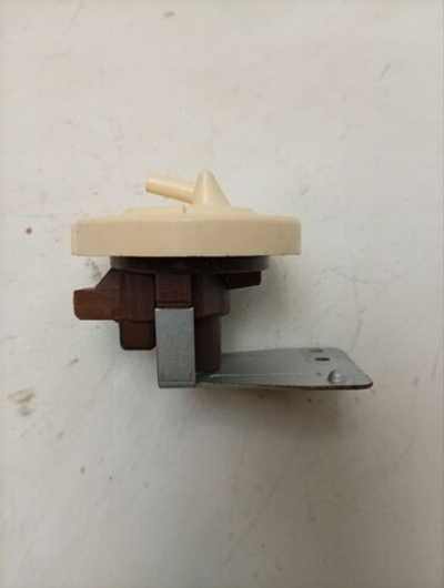 F12U2HCS2 кт15 Датчик уровня(прессостат) для стиральной машины LG 6601ER1006M б/у