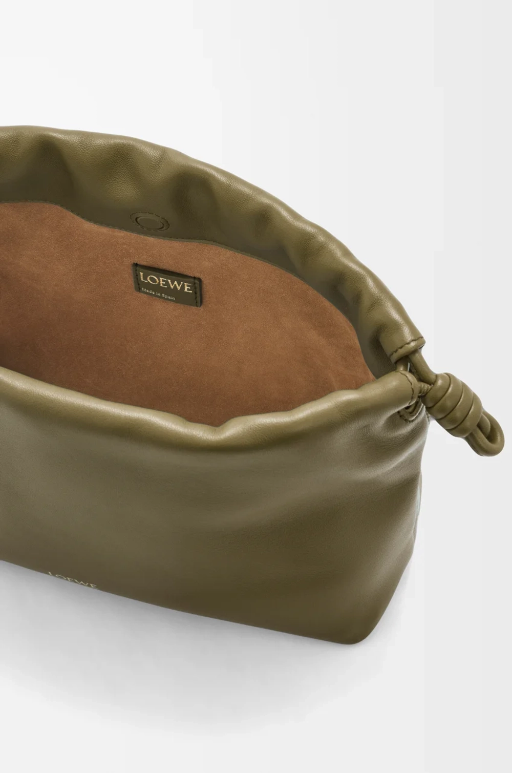 Loewe Сумка Flamenco среднего размера из мягкой кожи ягненка наппа, темный хаки
