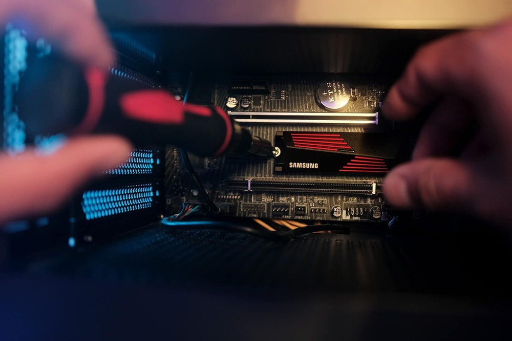 SSD-накопитель Samsung 990 PRO 1 ТБ (MZ-V9P1T0CW)