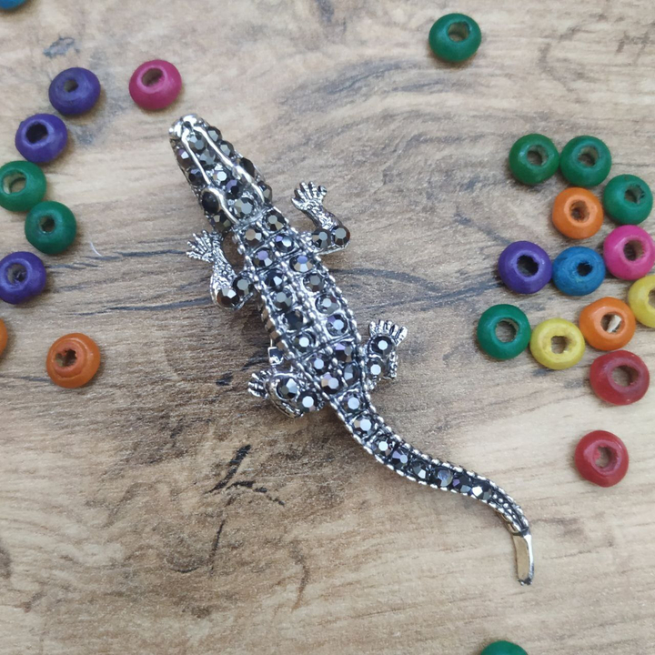 Брошь-кулон Крокодил со стразами серый металл серебристый