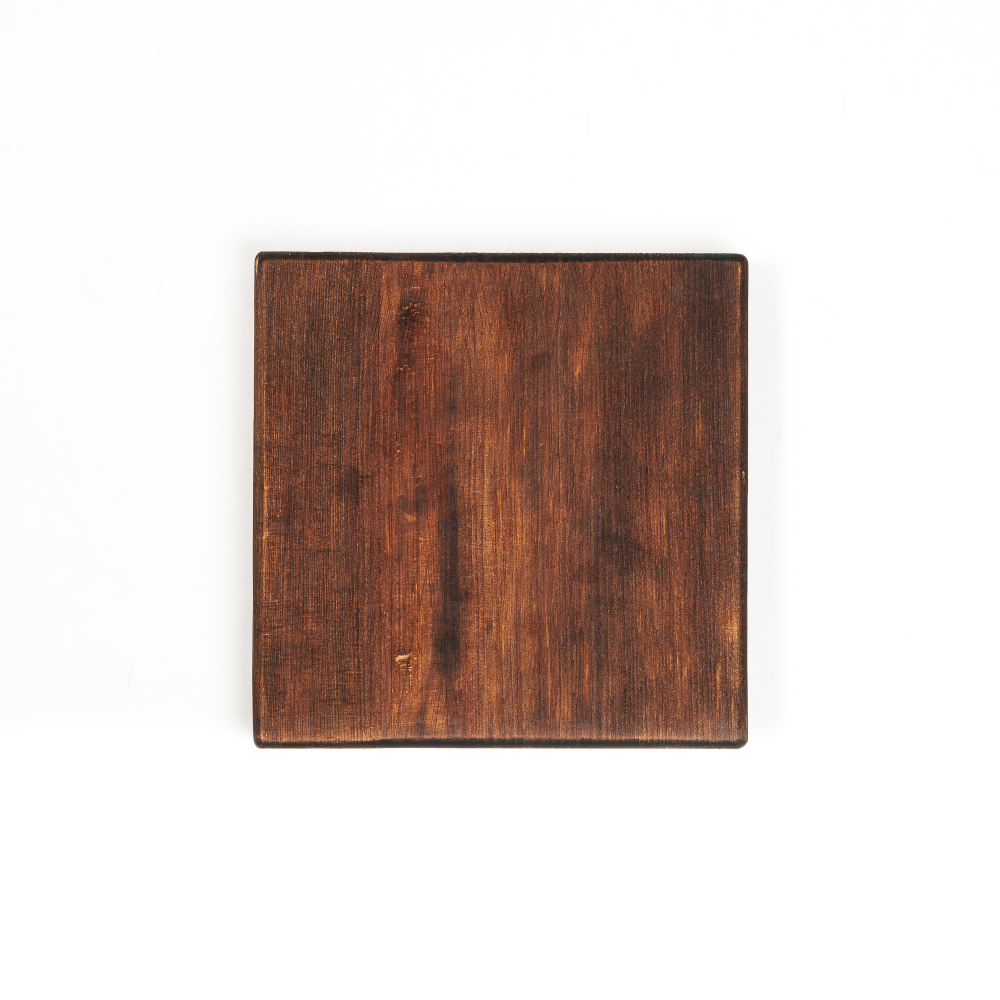 Деревянная менажница из кедра для подачи блюд и закусок с гравировкой "Волшебство не за горами"