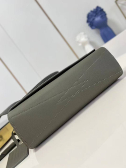 Сумка-мессенжер Louis Vuitton