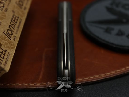 Складной нож Lion Steel "BARLOW Roundhead" L/CK0111 RCF c клинком из стали Böhler M390 Microclean®, рукоять титан / карбон