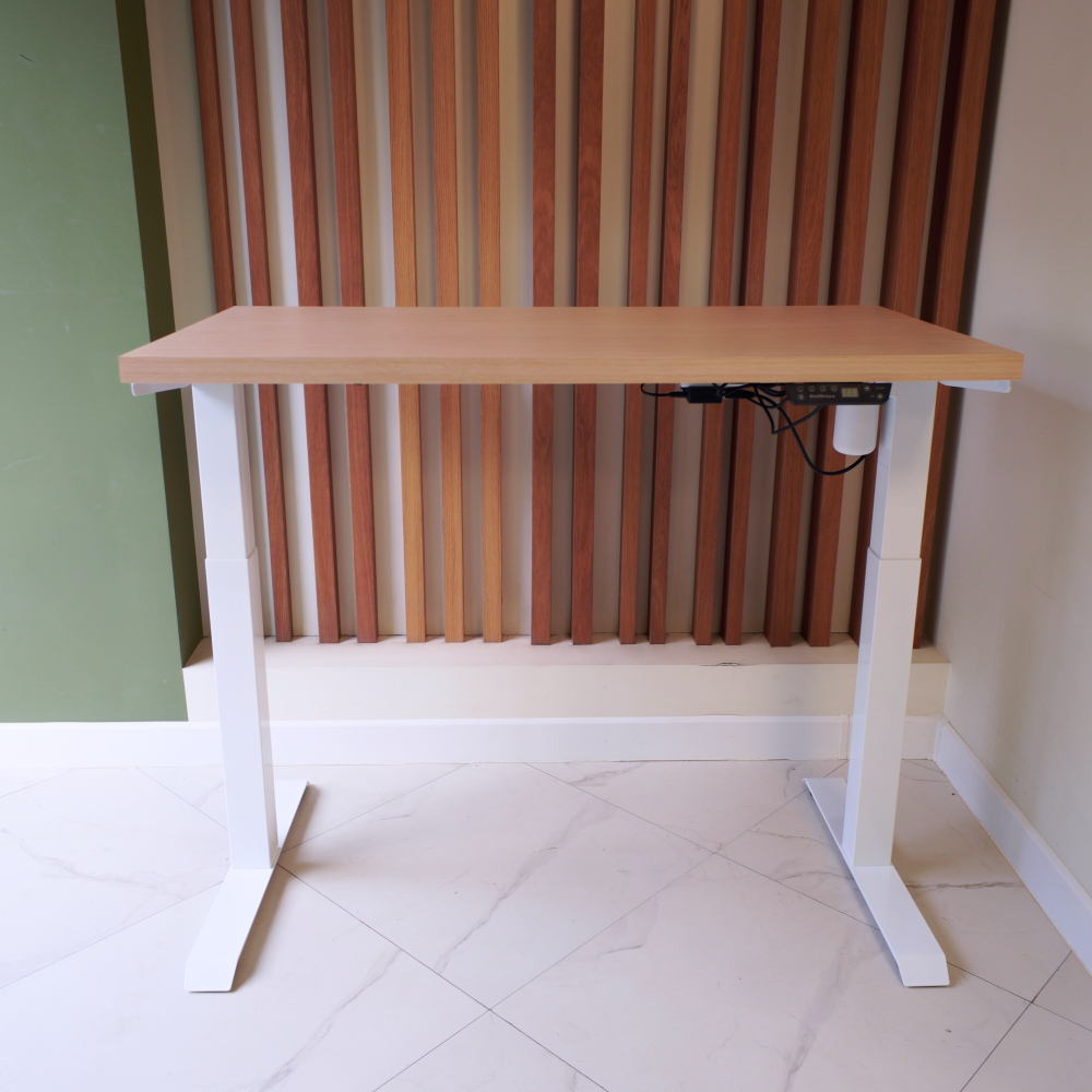 Регулируемый компьютерный стол Motor UP с регулировкой по высоте — столешница МДФ дуб беленый