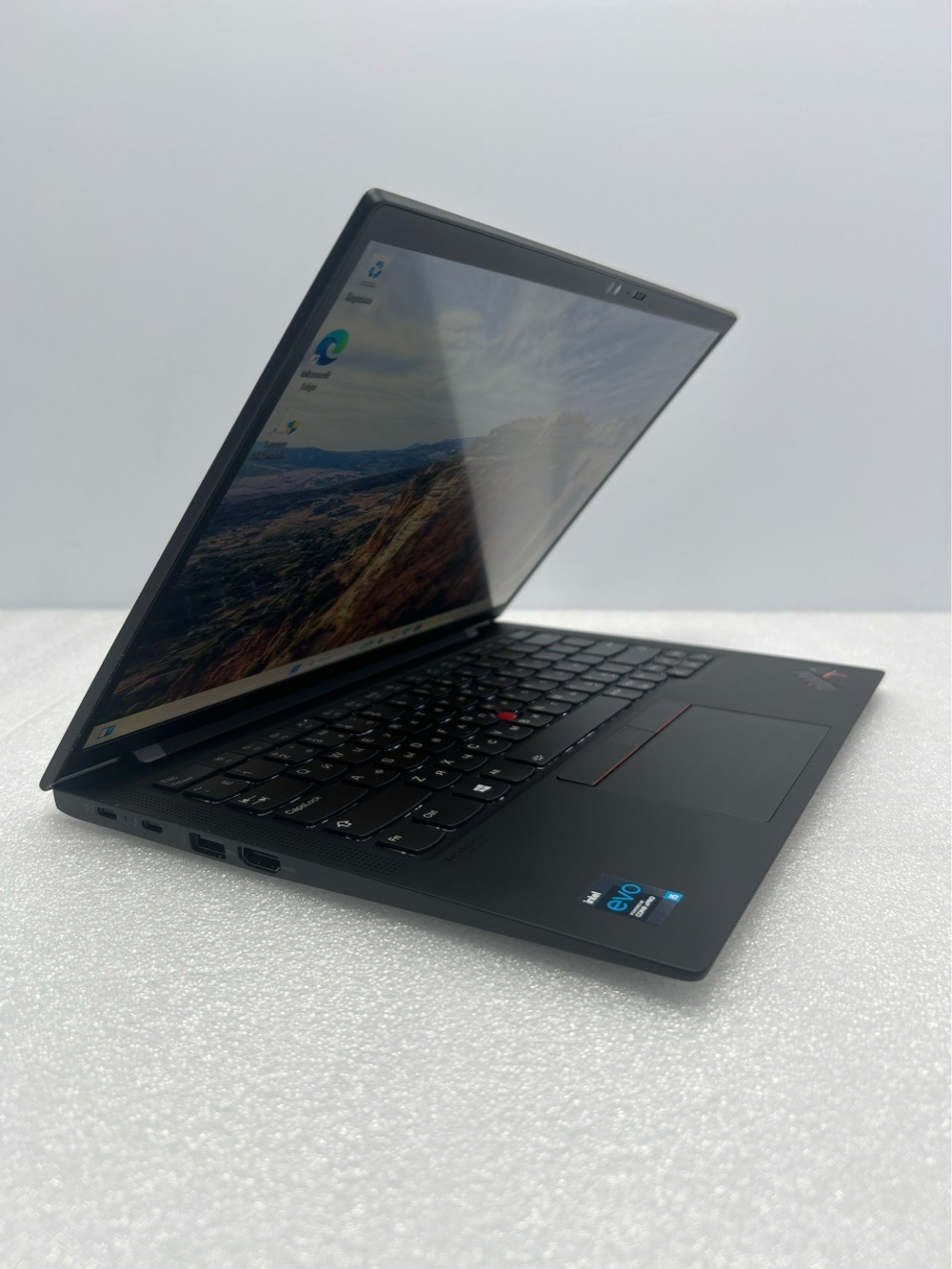Ноутбук Lenovo ThinkPad X1 Carbon Gen 9 (20XXS0PS00) 14"/Intel Core i5-1145G7/RAM 16GB/SSD 512GB/Intel Iris Xe Graphics/1920*1200/IPS/Windows 11/Подсветка кл-ры: LED/Черный. Состояние: Уценка/царапины на матрице/B1