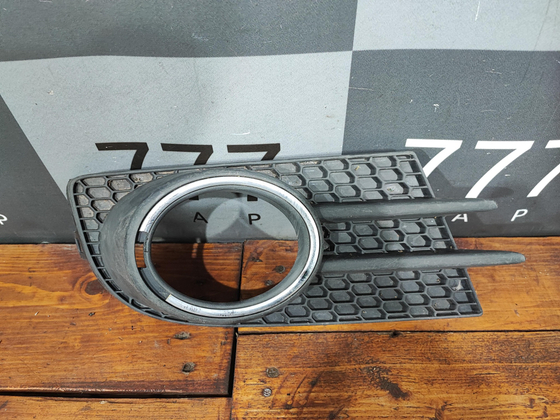 Накладка ПТФ правая Volkswagen Tiguan 1 11-18 Б/У Оригинал 5N0853666H