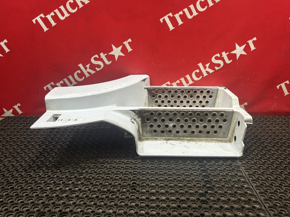 Корпус подножек левый