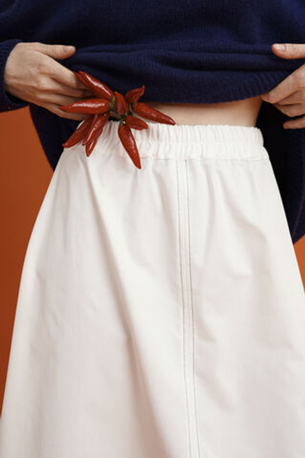 Юбка-трапеция с контрастным швом, белая