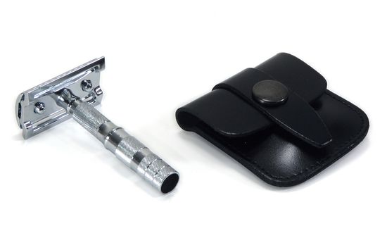 бритва Merkur 933CL в дорожном чехле