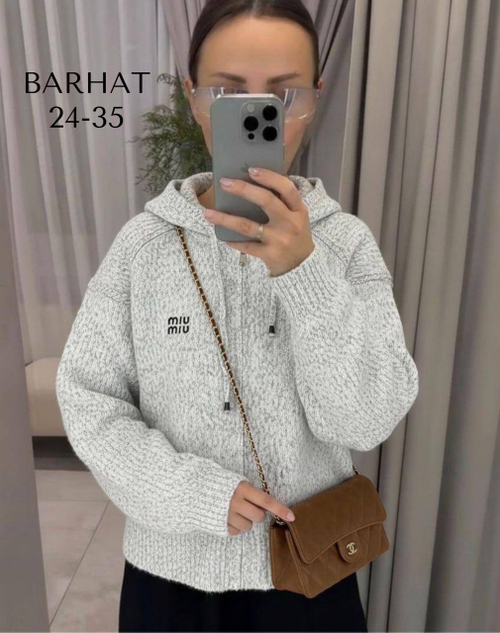 Вязаный свитер с капюшоном