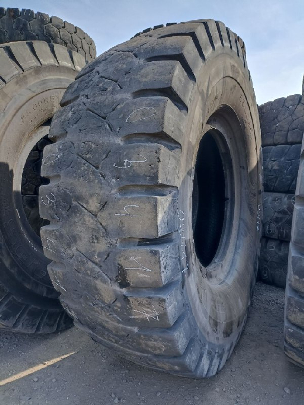 33.00R51 Bridgestone VRDP шина б/у