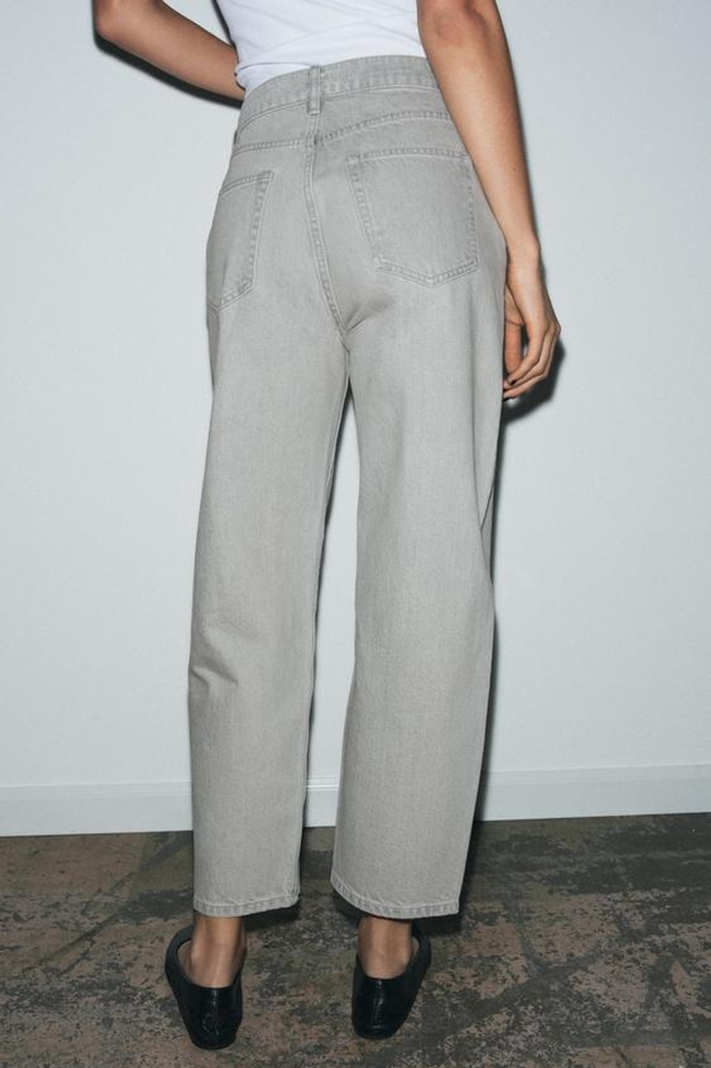 ZARA ЗАУЖЕННЫЕ ДЖИНСЫ СО СРЕДНЕЙ ПОСАДКОЙ — ZW COLLECTION, СЕРЫЙ