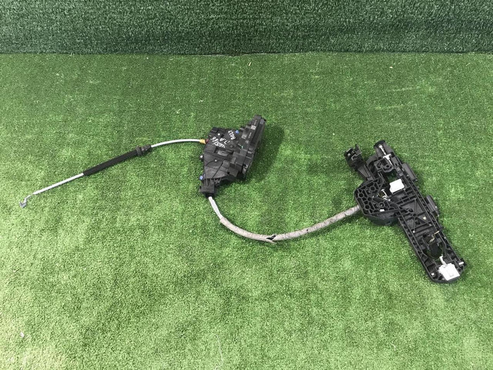 Замок двери передний левый Mercedes S W222 (13-20)