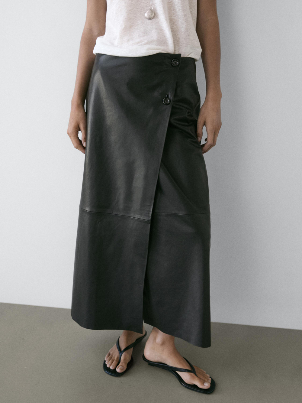 Massimo Dutti Юбка миди из кожи наппа со швами, черный