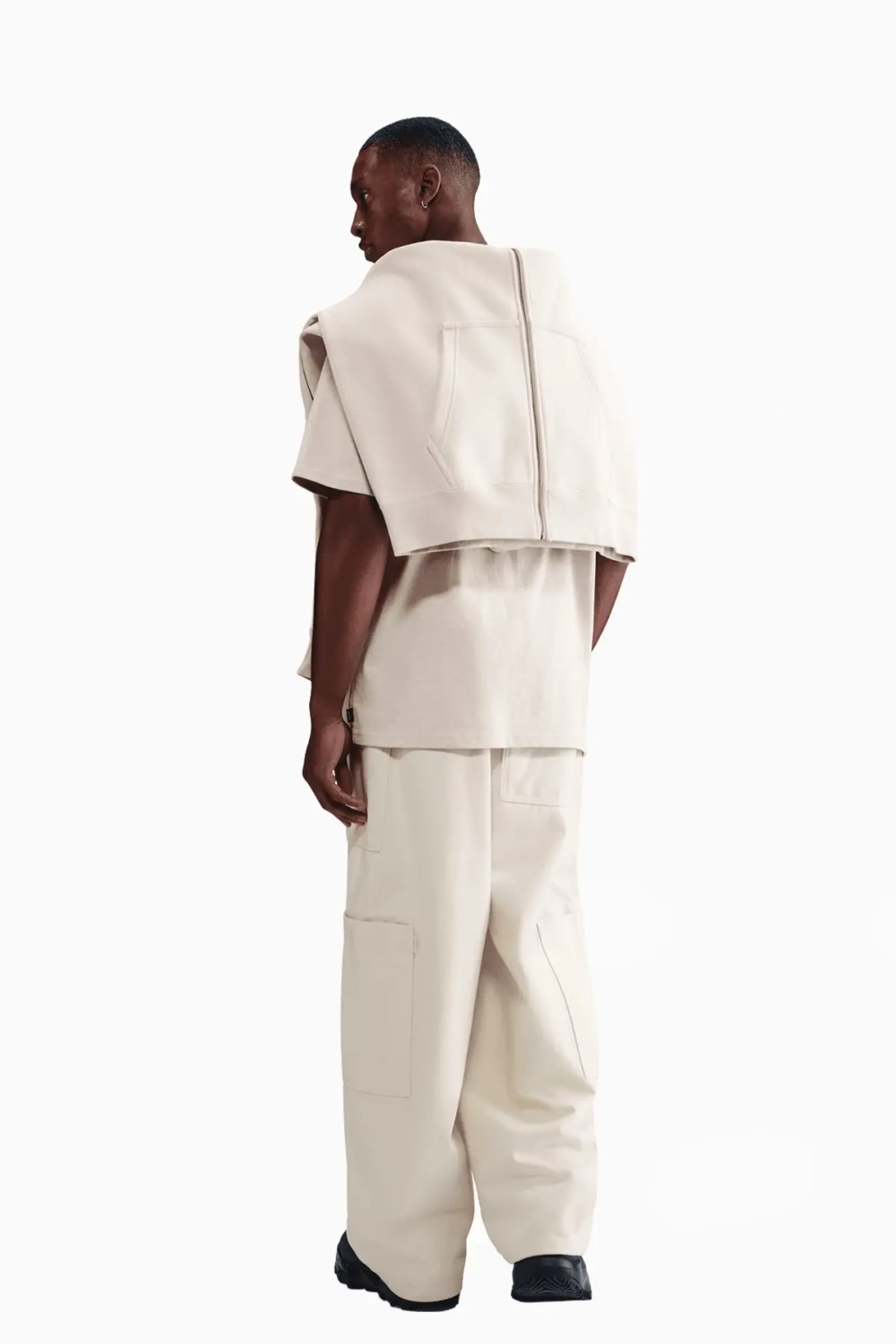 Футболка Nike Sportswear Premium Essentials - бежевый