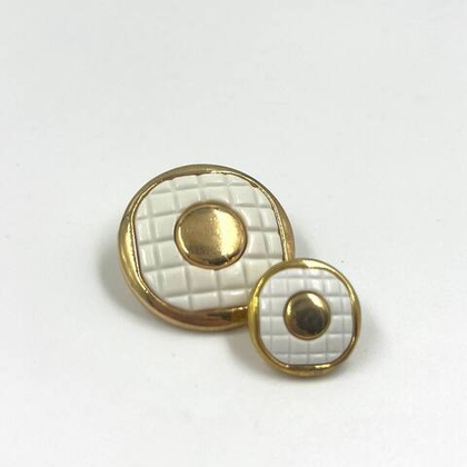 Пуговицы белая клетка с золотом