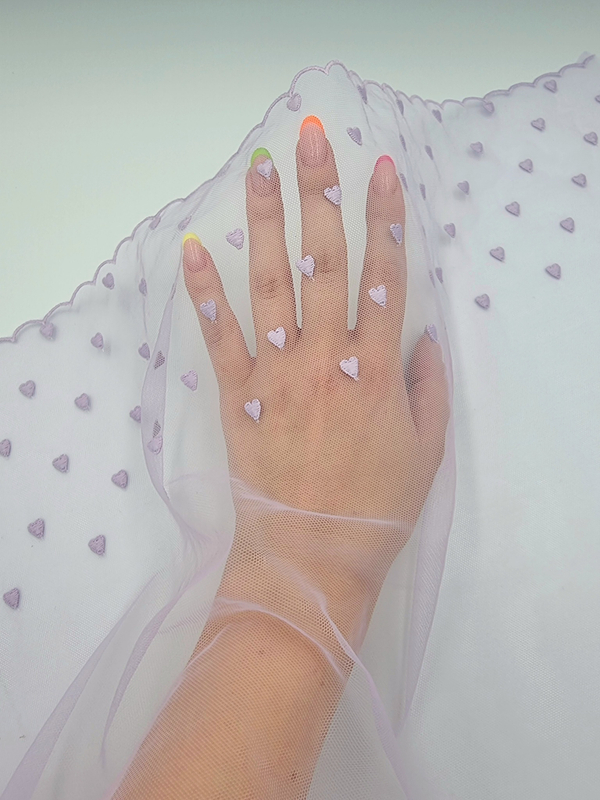 Вышивка на сетке с сердечками сиреневая К670