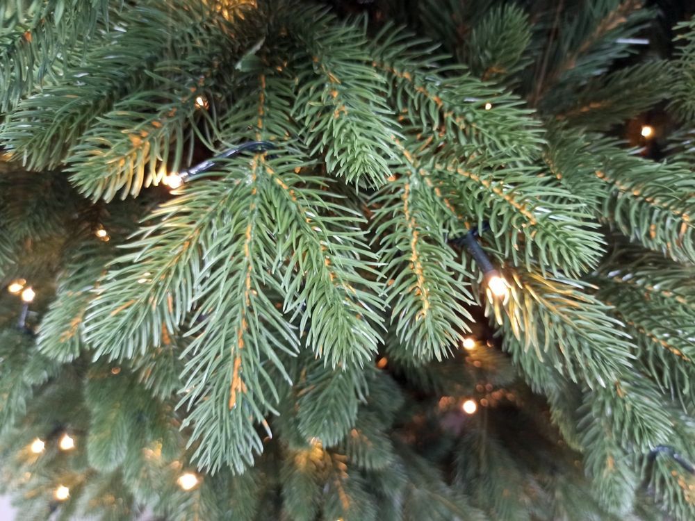 Ель с гирляндой встроенной «Парижанка» (Литая+пвх) 240 см / 2.4 м