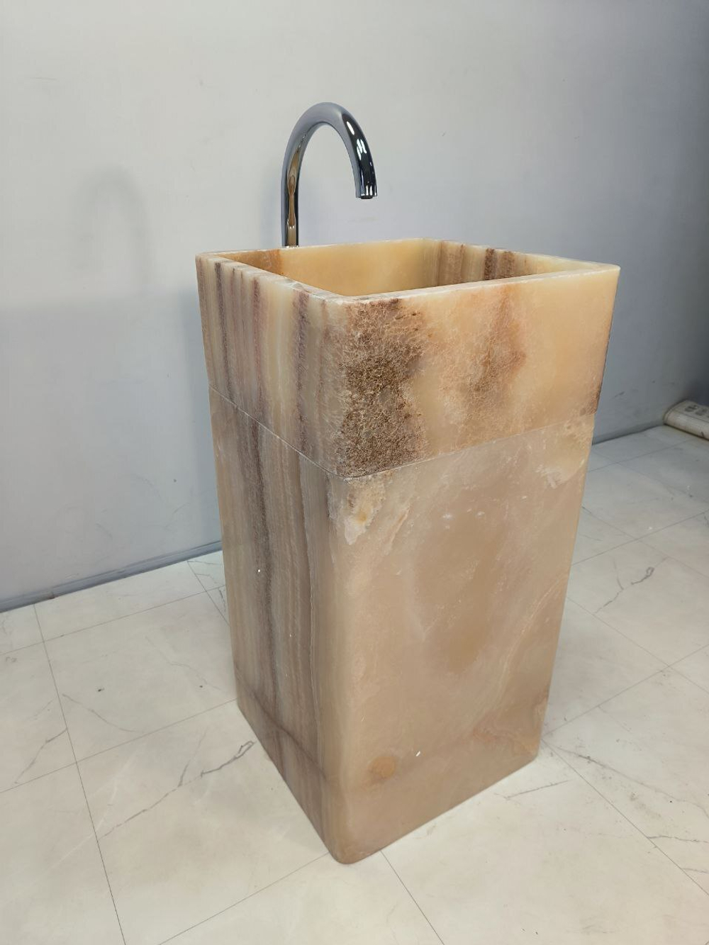 Раковина напольная из оникса Square Yellow ON-65923 45х45х90 из натурального камня