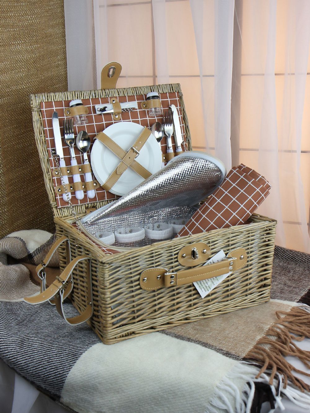 HOLYDAY BASKET Набор для пикника с термосумкой и пледом на 4 персоны