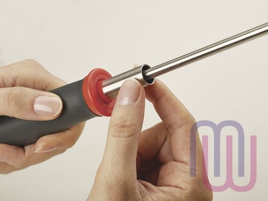 Толкушка с эргономичной складной ручкой Joseph Joseph Delta серая