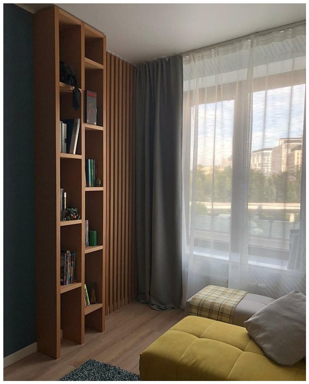 Стеллаж для книг из дерева