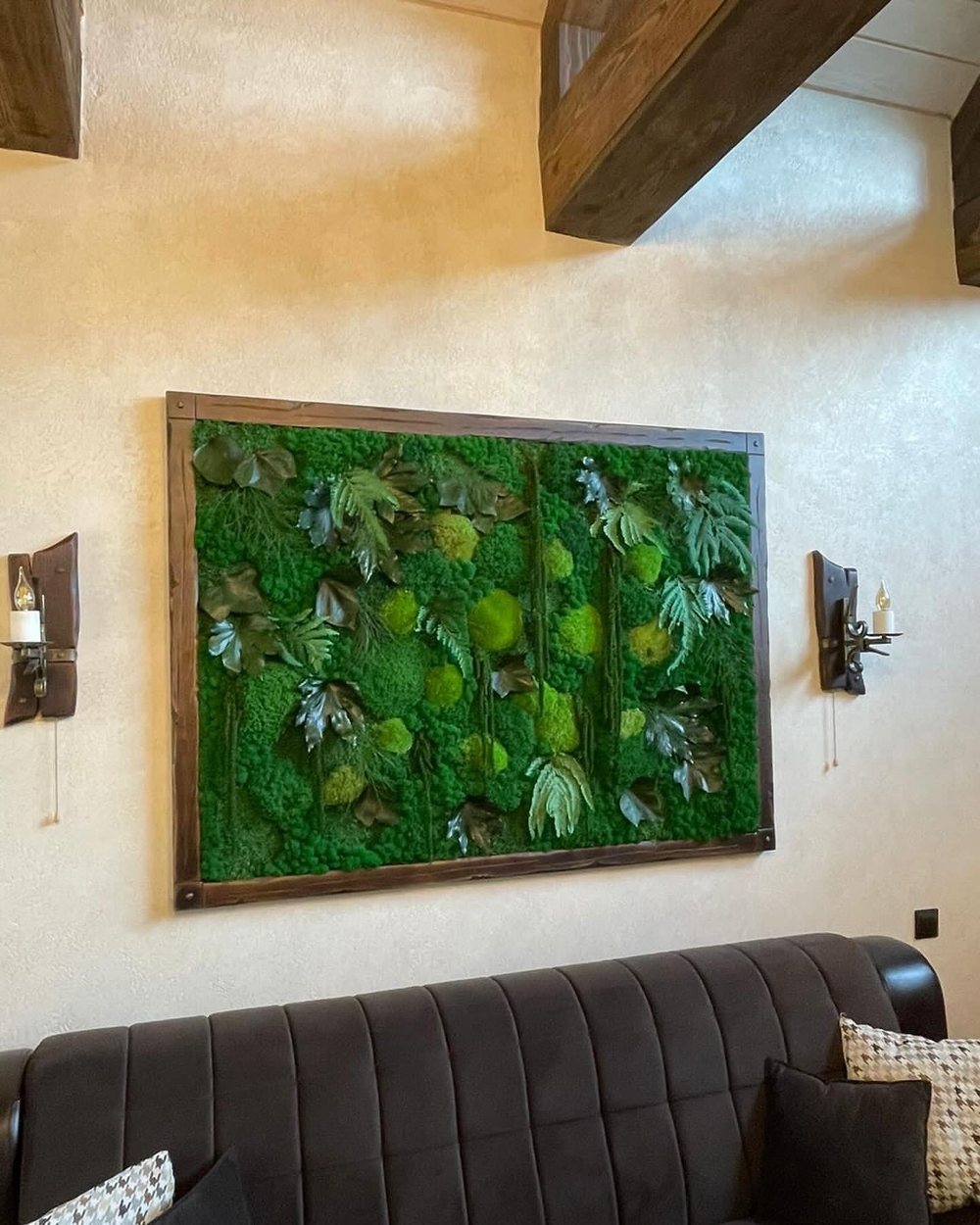 Панно из стабилизированных растений и мха