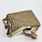 Женская сумка-клатч из натуральной кожи бежевого цвета