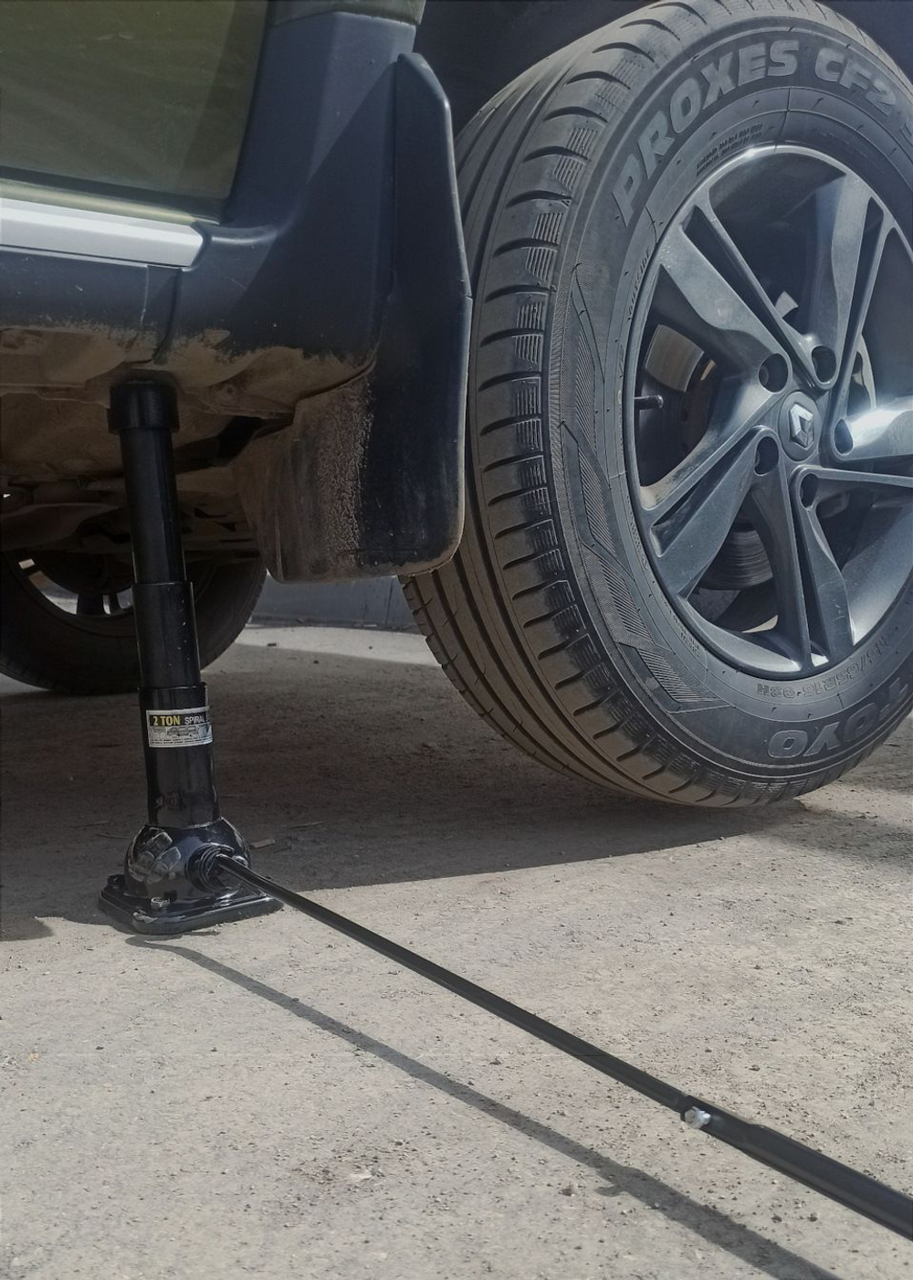 Домкрат автомобильный винтовой механический, 2 тонны