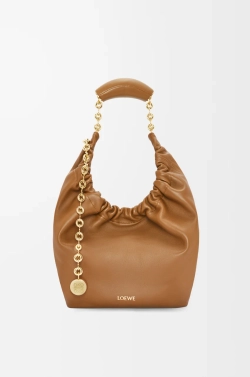 Loewe Маленькая сумка-мешок Squeeze из мягкой кожи ягненка наппа, светло-коричневый
