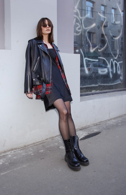 Косуха medium черная с вышивкой тигр