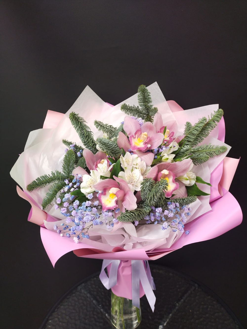 Букет с орхидеей