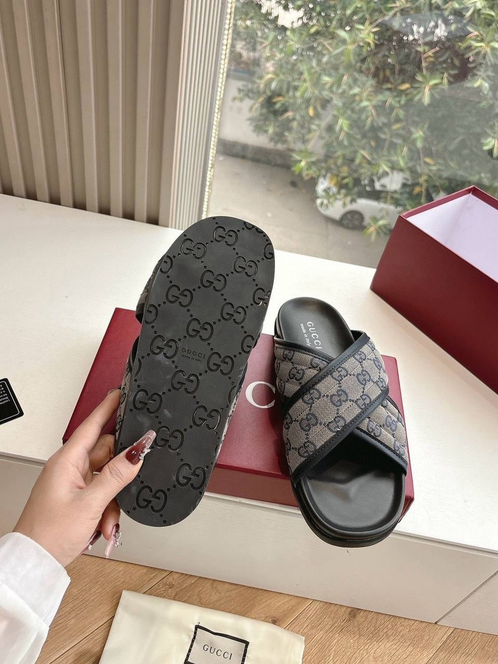 Шлепанцы Gucci