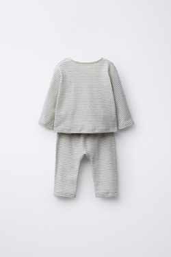 ZARA КОМПЛЕКТ ИЗ ФУТБОЛКИ И БРЮК В ПОЛОСКУ, ЭКРЮ/ЧЕРНЫЙ