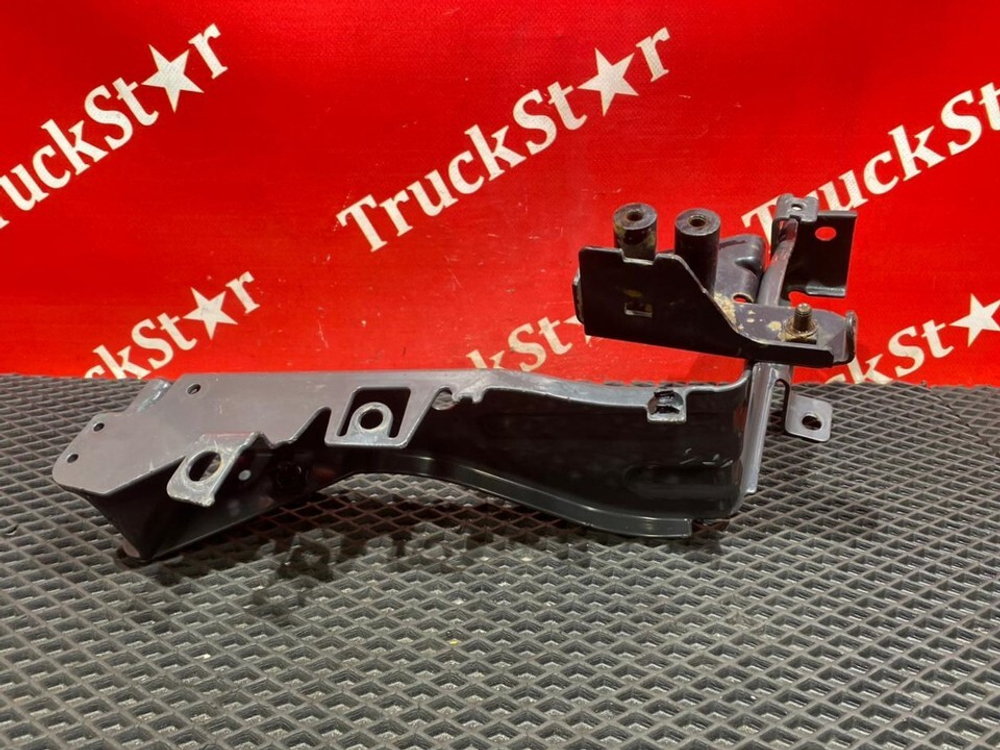 Кронштейн фары правой 2019г.