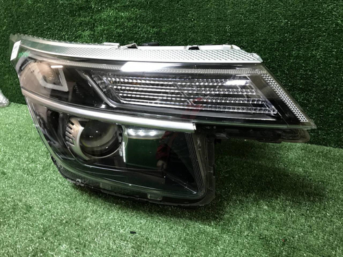 Фара правая Kia Seltos (2019-2022) галоген