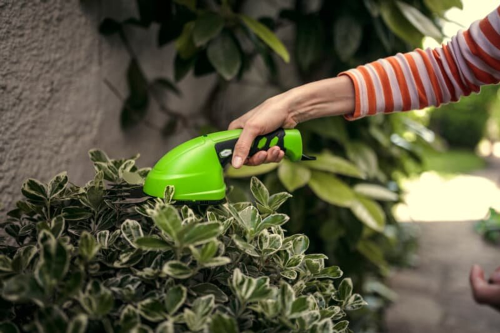 Ножницы аккумуляторные GREENWORKS G7,2GS 7,2V со встроен.аккум.2 Aч и телескоп.ручка (1600807)