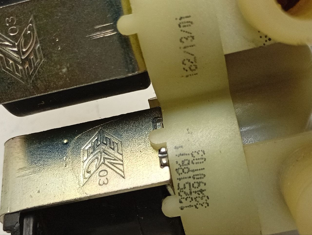 ZWQ5105 кт13 Клапан подачи воды 2x180 к стиральным машинам Electrolux AEG Zanussi 1325186110 б/у