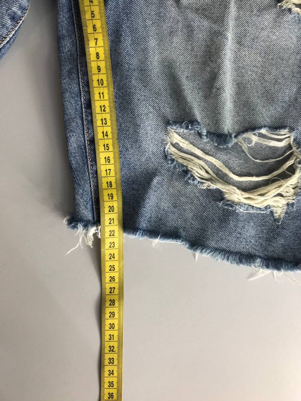 Шорты H&M с порезами, маркировка 32, визуально 38 размер