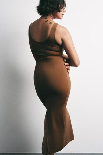 ZARA МОДЕЛИРУЮЩЕЕ ПЛАТЬЕ ИЗ СМЕСОВОГО ПОЛИАМИДА, СВЕТЛО-КОРИЧНЕВЫЙ