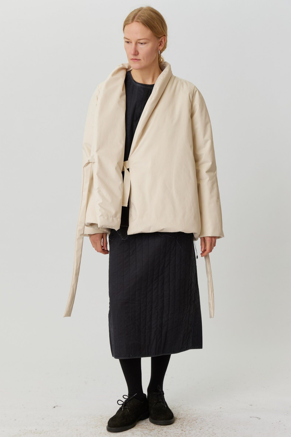 Зимняя куртка на запах из молочной бархатистой мембраны