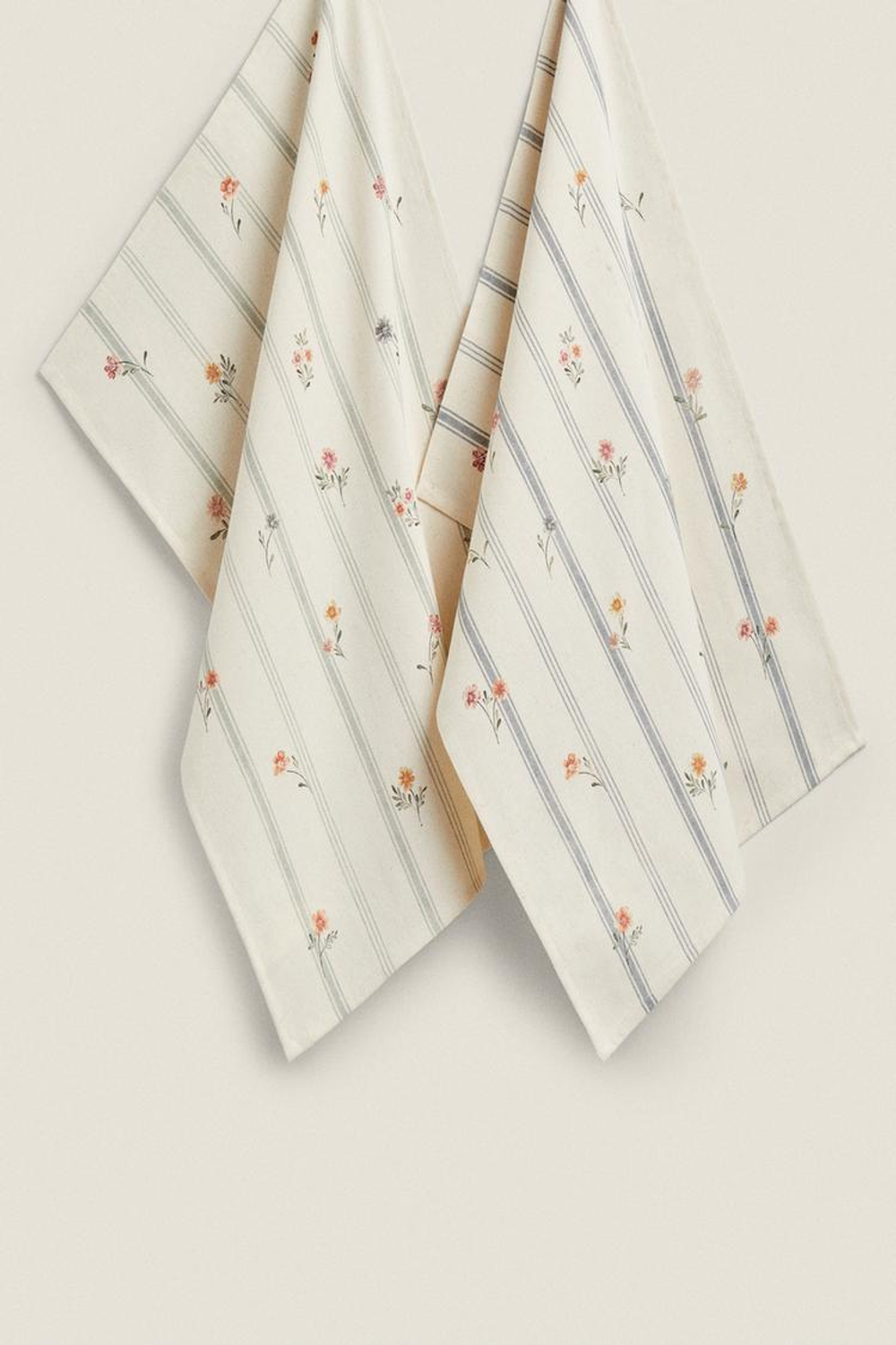 ZARA HOME КУХОННОЕ ПОЛОТЕНЦЕ С ЦВЕТОЧНЫМ УЗОРОМ (КОМПЛЕКТ ИЗ 2 ПРЕДМЕТОВ),  ЭКРЮ