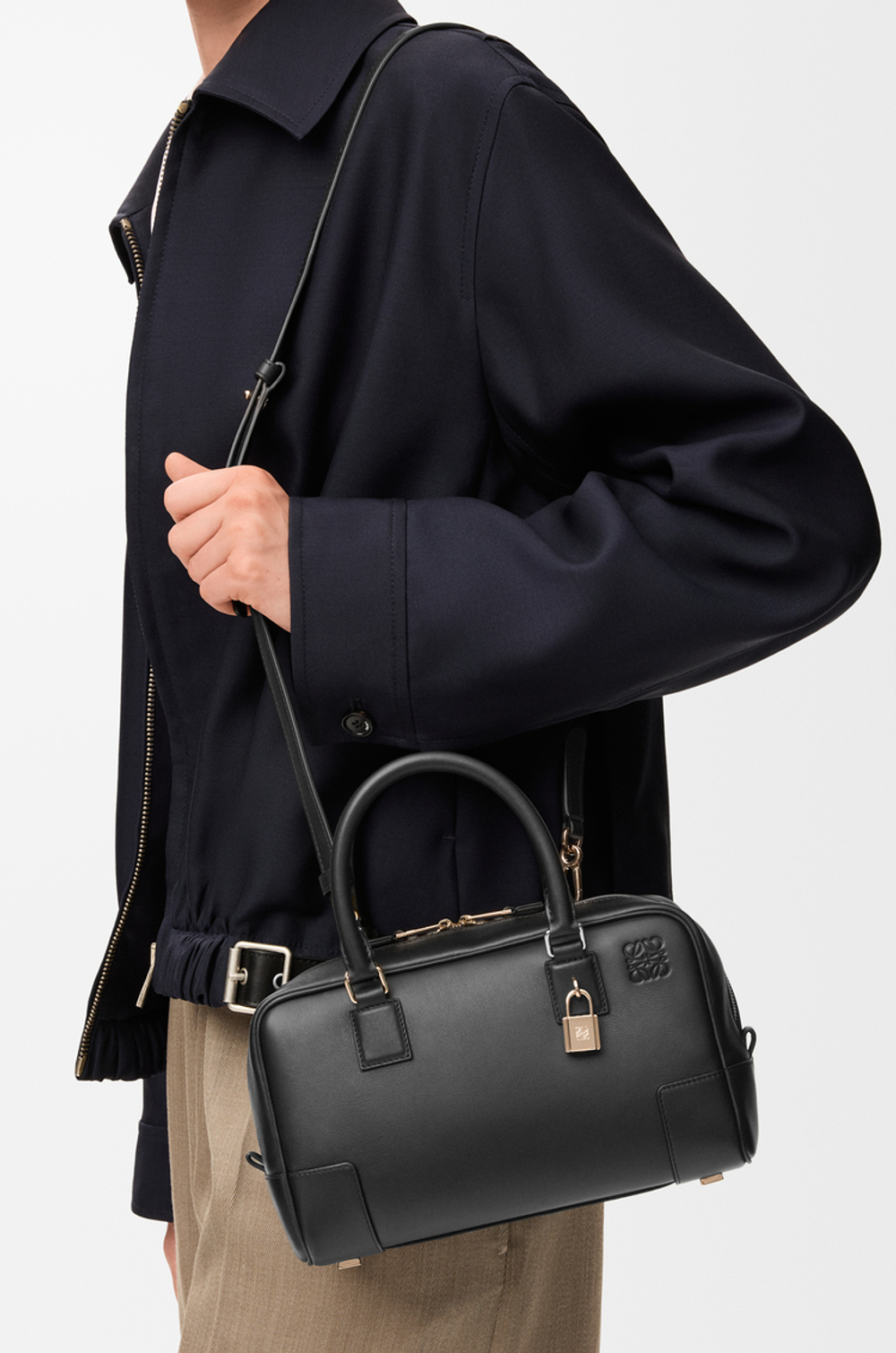 Loewe Сумка Amazona 23 из телячьей кожи наппа, черный