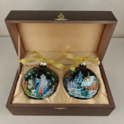Набор новогодних шаров с ручной росписью "Серебряное копытце" и "Морозко" в футляре