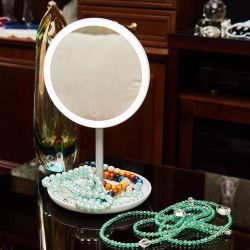 TLD-590 White-LED-80Lm-6000K-Dimmer Настольный светильник зеркало. 4W. Встроенный аккумулятор 3.7V-600mAh. Сенсорный выключатель. Диммер. Белый. ТМ Uniel