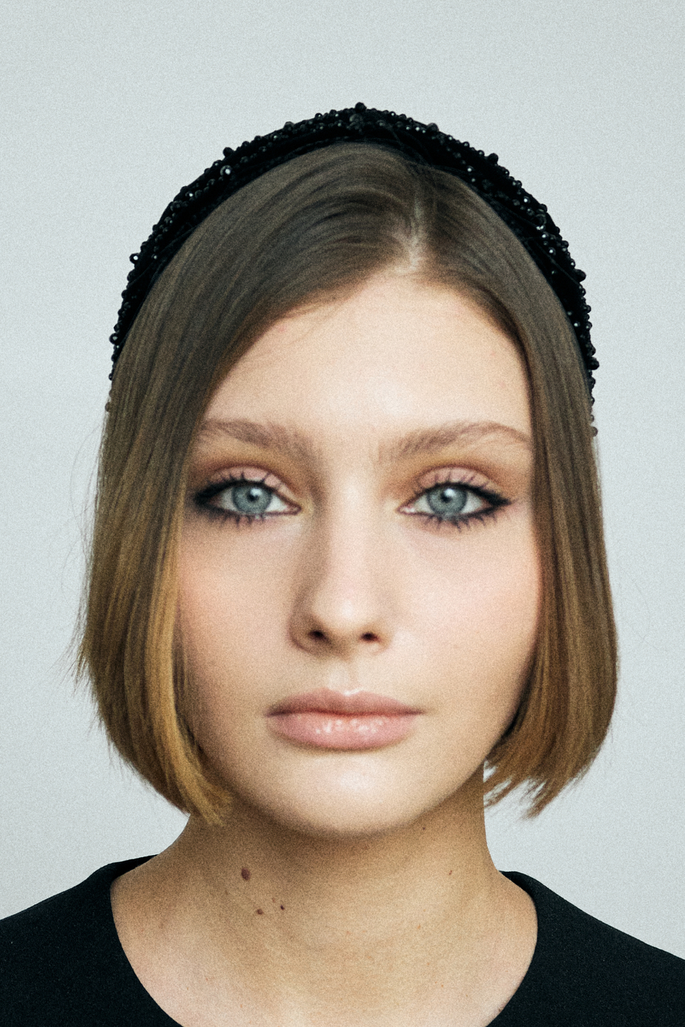 Полушляпка из бархата в сетку